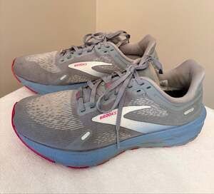 Women’s Brooks Launch GTS 9 running shoes Size 7.5 Grey/Blue/Pink colorway.